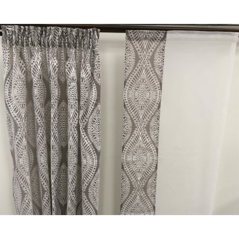 Musterfenster aus 1 Dekoschal und 1 Fläche Ornamente weiß schlamm, Höhe 2,38 m