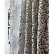 Musterfenster aus 1 Dekoschal und 1 Fläche Ornamente weiß schlamm, Höhe 2,38 m