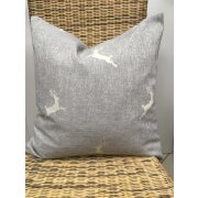 Landhaus Kissenhülle Kissen Bezug springender Hirsch Hauptfarbe grau mit Hirsch hellgrau 40 x 40 cm