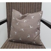 Landhaus Kissenhülle Kissen Bezug springender Hirsch Hauptfarbe braun mit Hirsch beige 50 x 50 cm
